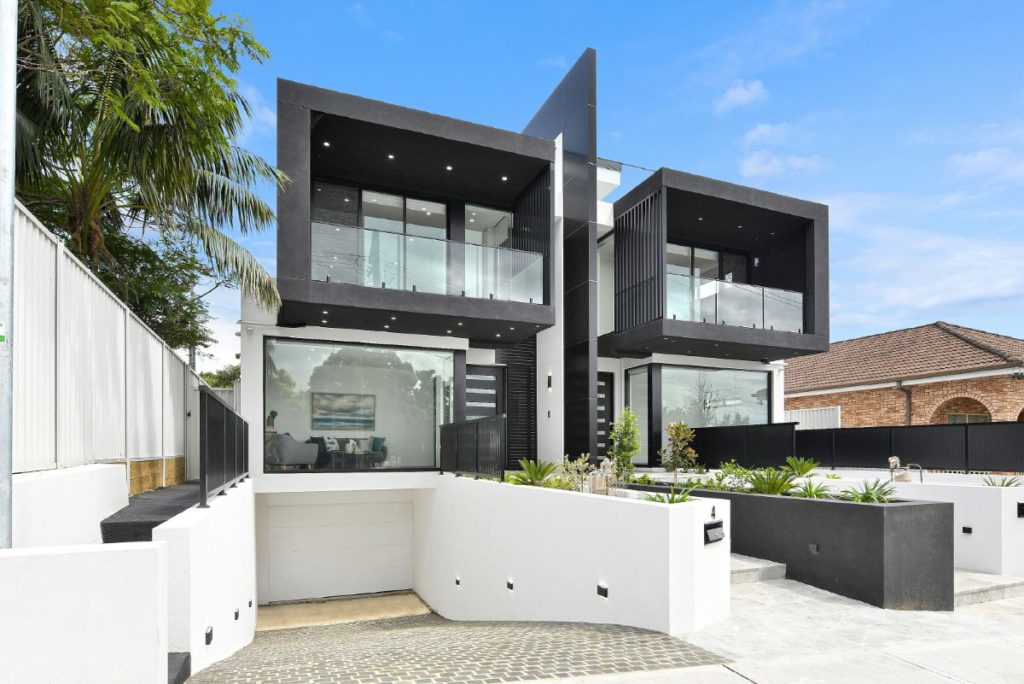 Building on a Sloping Block: What Sydney Homeowners Should Expect